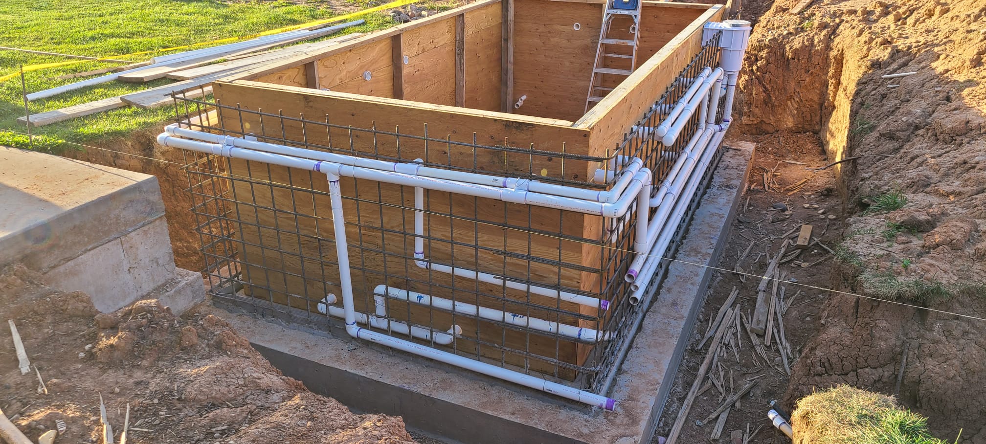 DIY Concrete Hot Tub Learn how you too can build your own!